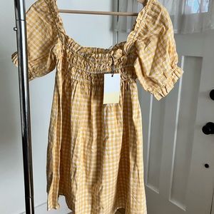Mini yellow dress off the shoulder or shoulder